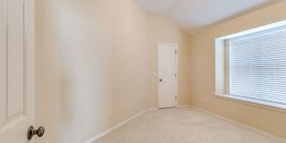 Beautiful Home With Lake View - 3 Bed + 2 Bath Beautiful Home With Lake View - 3 Bed + 2 Bath Gallery 8