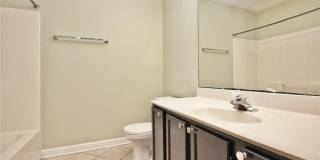 Room in 3 Bedroom Home at Tom Hunter Dr Gallery 31