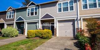 Three Bedroom Townhome in Great Canby Neighborhood! Gallery 1
