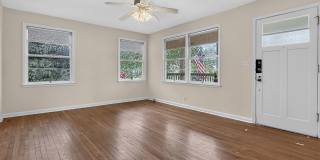 Charming Riverside Home! Gallery 8
