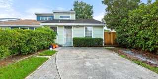 2 Bedroom with Loft Close to Town Center Gallery 1