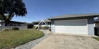 A Charming 3bd/2ba Sacramento House with Fenced Backyard Gallery 4