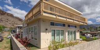 West Side Paradise – Stunning 3-Bed, 2-Bath Upstairs Unit Gallery 1