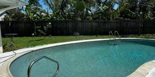 Awesome pool home in great neighborhood Gallery 18