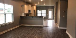BEAUTIFUL BENTONVILLE HOME - LARGE FENCED IN YARD - GREAT LOCATION Gallery 5