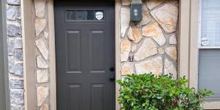 Updated condo at Cobblestone, closet to Campus! Gallery 3