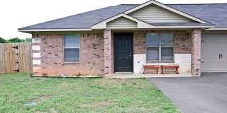 Mission Ranch- 3 Bedroom Duplex for Rent in Lindale! Gallery 1