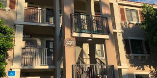 Live in this spacious 2 bedrooms, 2 full bathrooms unit in The Courts at Bayshore II Gallery 1