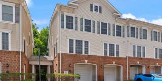 Elegant Townhome in Sought-After Groveton Woods Gallery 3