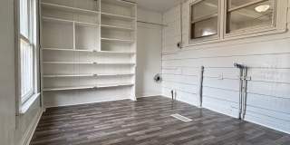 Large 2 Bedroom Home with a Garage Gallery 7