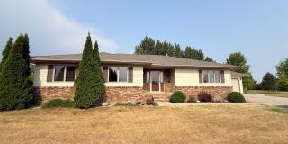 Spacious 5-Bedroom Horace Home with Shop, Large Yard & Flexible Lease Options Gallery 1