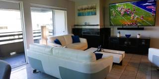 Furnished 2 bedroom Condo with view of Lake Union Gallery 10