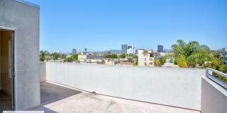Contemporary 2 bedroom 2.5 bath at the heart of LA Gallery 32
