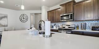Beautiful 4 bedroom home with Solar Panels Gallery 11