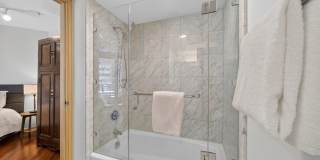 Island View at Waikiki Landmark: Waikiki Luxury Condo w/ Pool, Spa, Gym &amp; Lanais Gallery 30