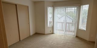 3 Story ~ 3 Bed/3 Bath Townhome in Parkview Village! Gallery 17