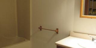 3 Bed, 2 Bath, 2 Car Garage LOG HOME for RENT! Gallery 9