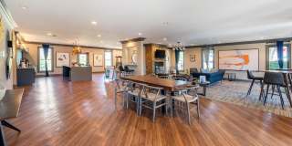 Smoky Crossing Apartment Homes Gallery 15