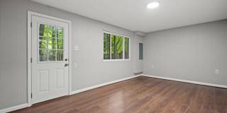 Welcome to Jackson Oak! This stunning 3-level townhome is now available for rent and offers the perfect blend of modern luxury and comfortable living. Gallery 27