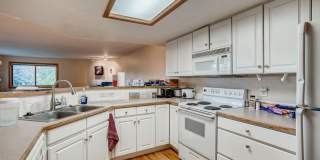 AMAZING LOCATION 3 Bed 2.5 Bath Townhome in Boulder near Campus Gallery 5