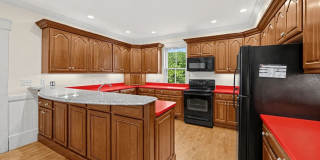 Spacious 6BR House in Fitchburg Gallery 1