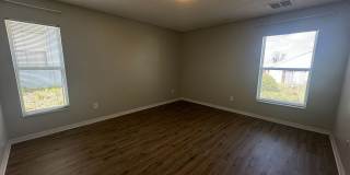 Spacious 3 bedroom, 2 bath home with a den! Gallery 13