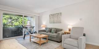 Upstairs Bright 2 bedroom Condo Gallery 19