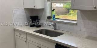 1212 NW 11th Ct Gallery 8