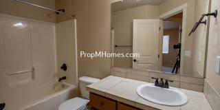Three Bedroom Townhome in Great Canby Neighborhood! Gallery 15
