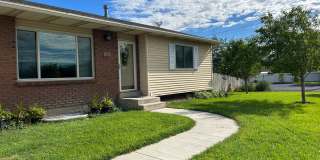 2 Bedroom 1 Bathroom Basement Apartment Gallery 1