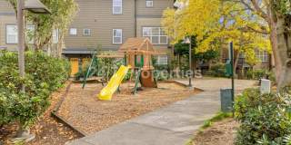 *MOVE-IN SPECIAL!* 3 BD I 2.5 BA Beaverton Townhome Gallery 25