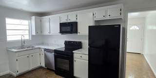 2/1 Duplex Centrally located and BRAND NEW REMODEL Gallery 1