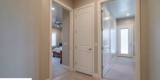 Stunning 2 Bedroom Fully Furnished Home. Community Pool & Mini Golf! Gallery 53