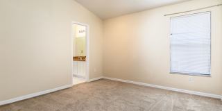 5/4 HEATHROW POOL HOME! Gallery 24