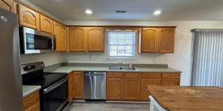 3 Bedroom Home available w/fenced yard Gallery 14
