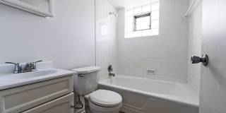 5952-58 W Superior Gallery 3