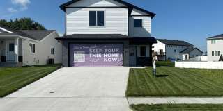 Modern 3 Bed, 2.5 Bath Home | 1,800 Sq Ft | Stylish & Move-In Ready Gallery 1