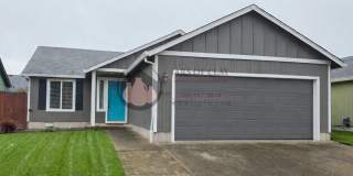 Single-Level Albany Charm! 2BR/2BA Bungalow with Vaulted Ceilings  Fenced Yard! Gallery 1