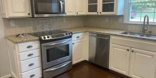 Spacious 4 Bedroom near Guilford College Gallery 11