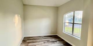 Energy-Efficient 3 Bed, 2 Bath Home on a Quiet Cul-de-Sac Gallery 6