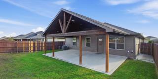 Four Bedroom Home in Manor Gallery 1