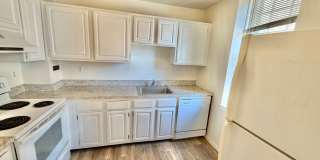 Dupont Prime Location Tree-Lined Corcoran St & 17th 1 bed 1 bath Condo UTILITIES INCLUDED. Gallery 8