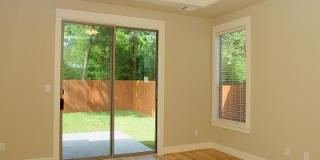 UT PRE-LEASE: Beautiful, Recently Constructed 6 bed/ 4 ba home in North Loop Area, Mins to UT Gallery 7