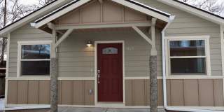 Adorable 2 bed 1 bath available near hospitals Gallery 1