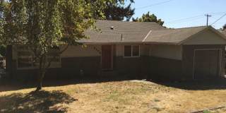 Charming Updated 3 Bedroom Home with A/C, Garage & Fenced Backyard in South Salem Gallery 3