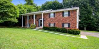Knoxville 37934 - Split-level Home with 4 Bedrooms, 2 Baths & a 2-car garage. Call Lisa Vineyard and Shannon Russell (865) 216-9334 Gallery 1