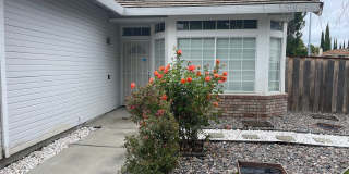 3br/2ba Home on corner lot Gallery 4
