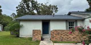 Cozy & Convenient 2 Bedroom, 1 Bath Duplex with Large Yard & Deck Gallery 1