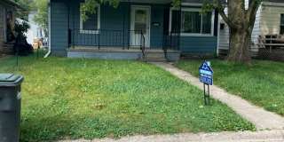Beatiful 2 Bedroom Home with Garage and Fenced Yar Beatiful 2 Bedroom Home with Garage and Fenced Yar Gallery 1
