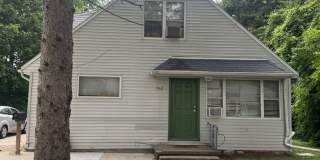 Large 7 bedroom house with 2 kitchens Gallery 1